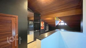 Image 32 - 746605