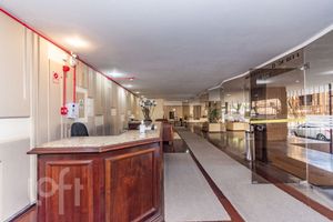 Image 13 - 746661