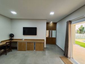 Image 15 - 746889