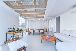 Image 24 - 746897