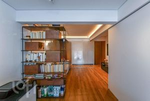 Image 8 - 746897