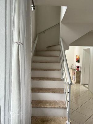 Image 10 - 746956