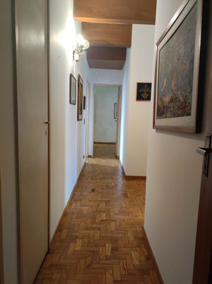 Image 10 - 747135
