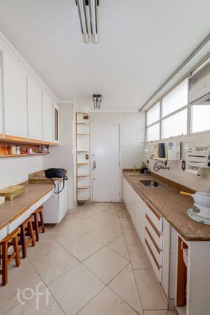 Image 20 - 747289
