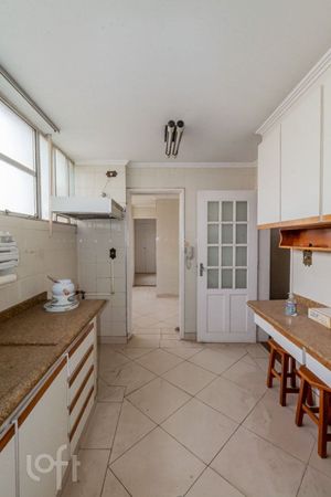 Image 21 - 747289