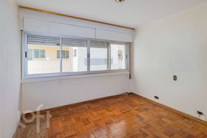 Image 3 - 747289
