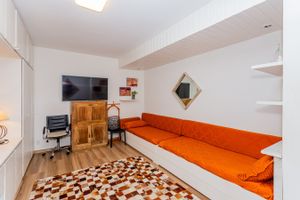 Image 34 - 747839