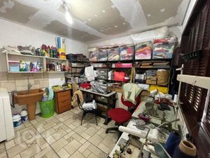 Image 21 - 747948