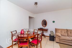 Image 13 - 747993