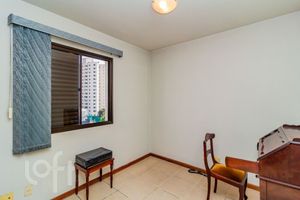 Image 33 - 747993