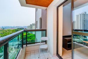 Image 8 - 747993