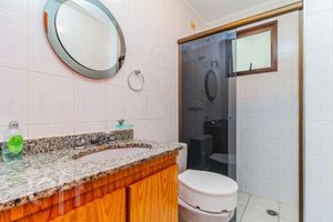 Image 37 - 747993