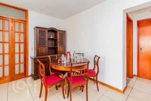 Image 11 - 747993
