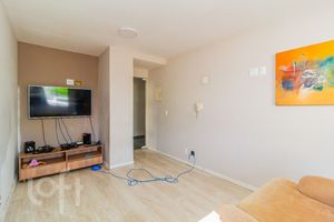 Image 47 - 747993