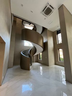 Image 32 - 748079