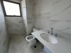 Image 19 - 748079