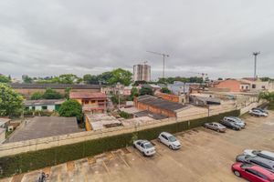 Image 8 - 748129
