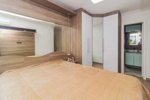 Image 11 - 748129