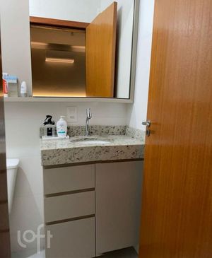 Image 9 - 748255