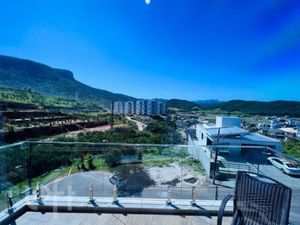 Image 17 - 748260