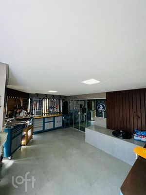 Image 23 - 748260