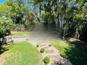 Image 6 - 748260