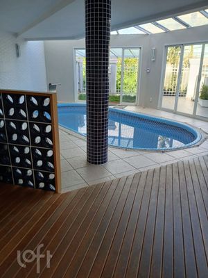 Image 7 - 748606