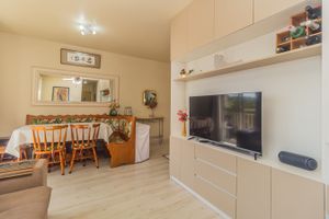 Image 4 - 748698