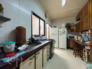 Image 6 - 748702