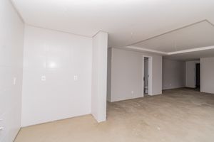 Image 6 - 748730