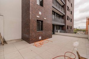 Image 33 - 748730
