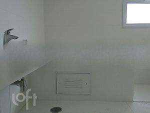 Image 3 - 748844