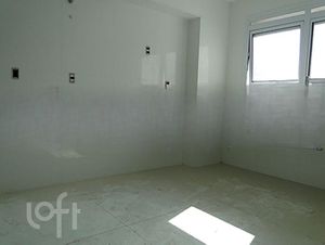 Image 4 - 748844