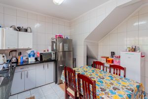 Image 8 - 748884