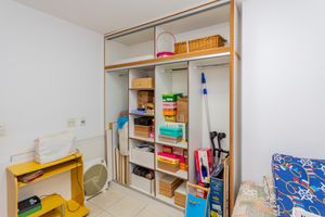 Image 21 - 748884