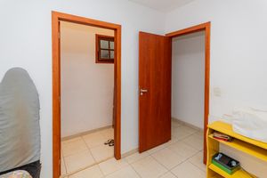 Image 18 - 748884