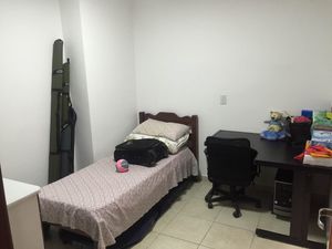 Image 4 - 748884