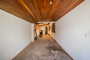 Image 29 - 748941