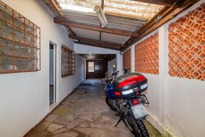 Image 30 - 748941