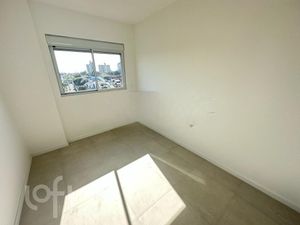 Image 4 - 748955