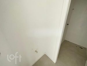 Image 10 - 748956