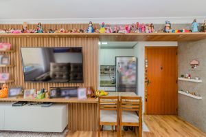 Image 3 - 749052