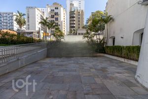 Image 42 - 749129