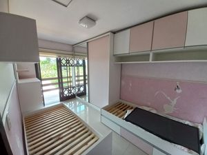 Image 8 - 749141