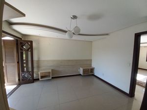 Image 19 - 749141
