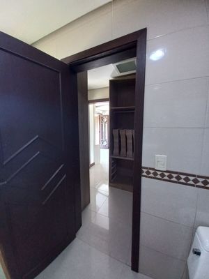 Image 12 - 749141