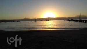Image 17 - 749151