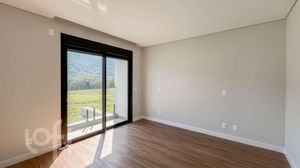 Image 19 - 749178