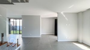 Image 6 - 749178