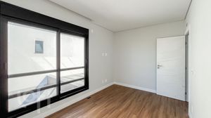 Image 18 - 749178
